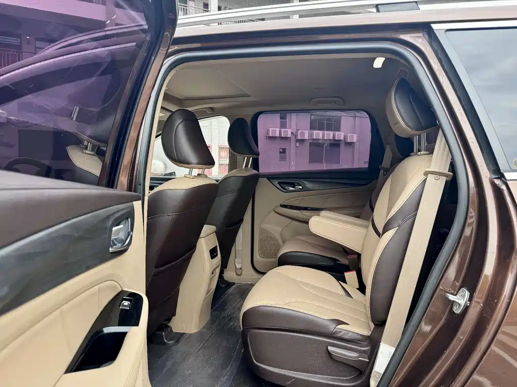 Baojun 730 1.8 L iAMT Premium 7-seat