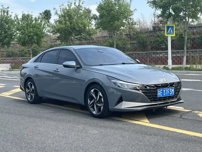 Hyundai Elantra 1.5 L CVT LUX Distinguished