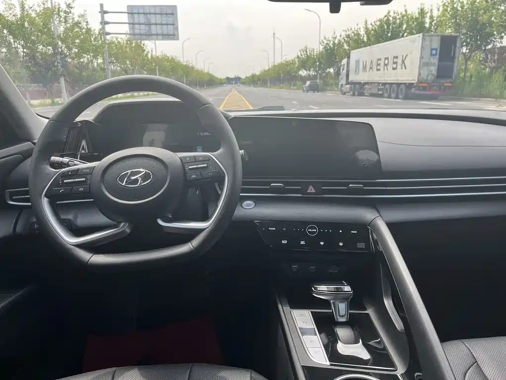 Elantra 1.5 L CVT LUX Distinguished