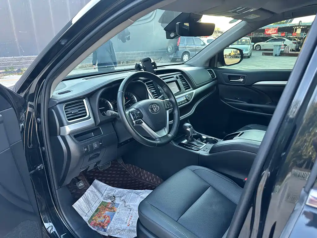 Highlander 2.0 T 4 WD Luxury 7-seat CN-VI