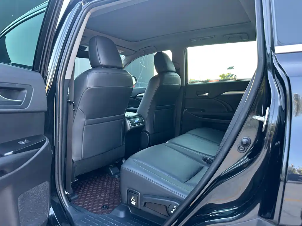Highlander 2.0 T 4 WD Luxury 7-seat CN-VI