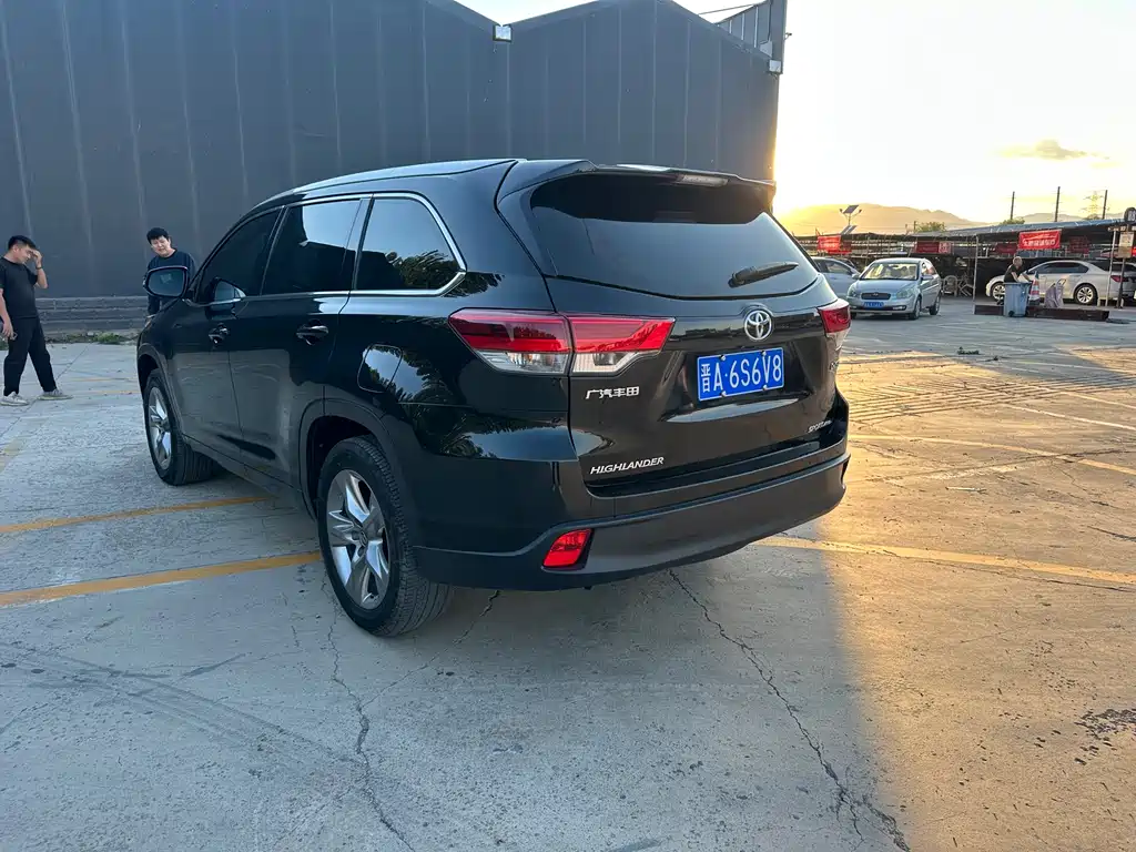 Highlander 2.0 T 4 WD Luxury 7-seat CN-VI