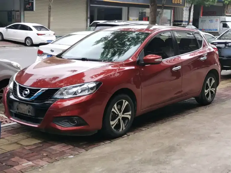 Nissan Tiida 1.6 L CVT Smart Travel