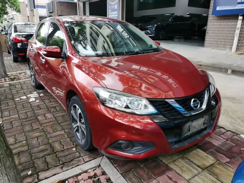 Tiida 1.6 L CVT Smart Travel