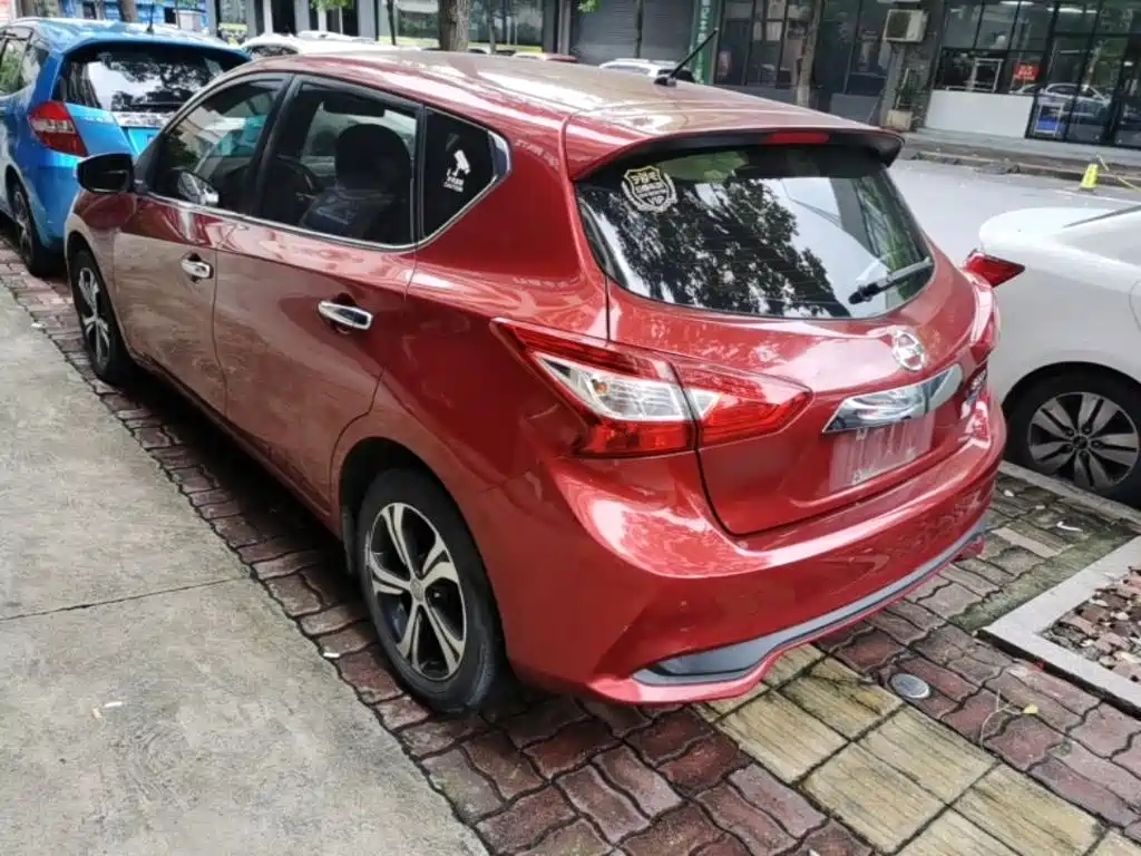 Tiida 1.6 L CVT Smart Travel
