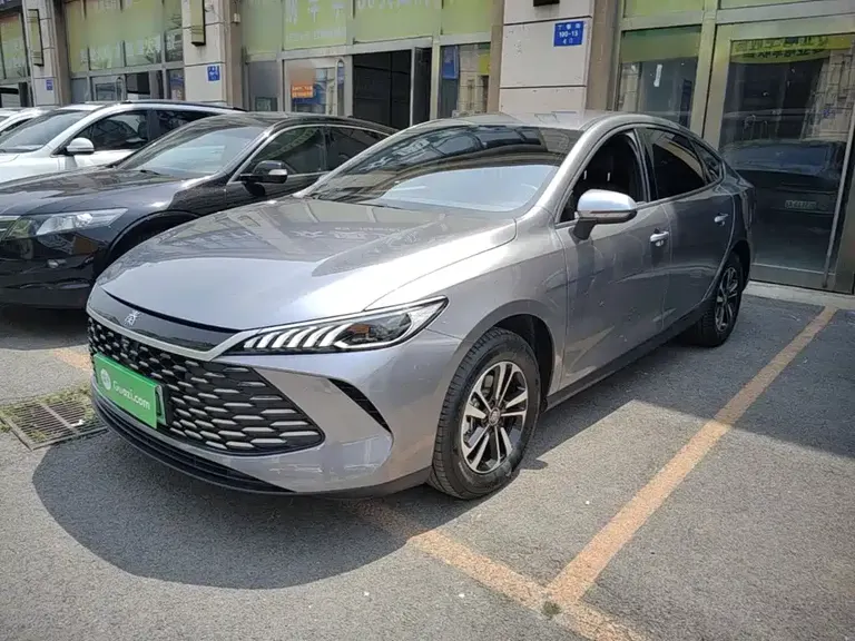 BYD Qin PLUS DM-i Smart Drive 128 KM Progressive