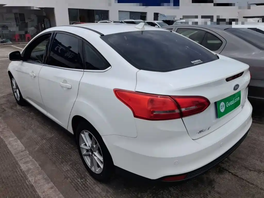 Focus Sedan EcoBoost 180 Auto Elite