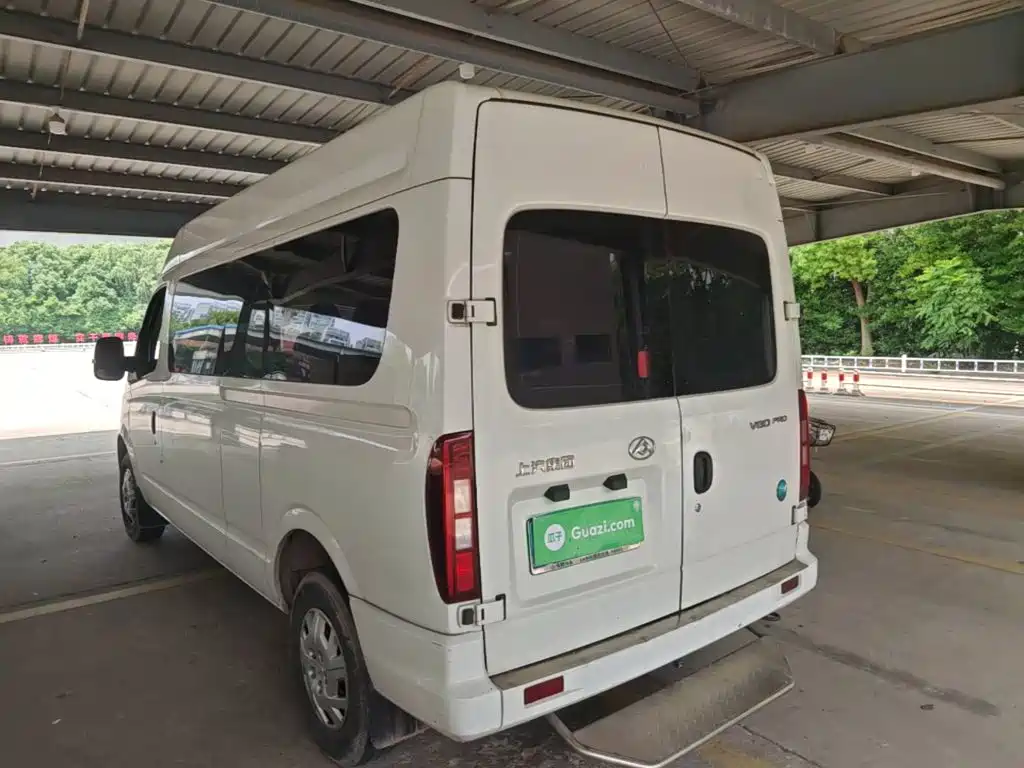 Xintu V80 新途V80 2024款 傲运通 6 MT 长轴中顶127 Ps 6/7/8/9座