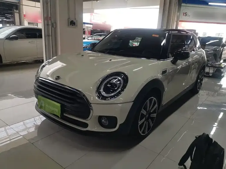 MINI CLUBMAN 1.5 T COOPER Connoisseur