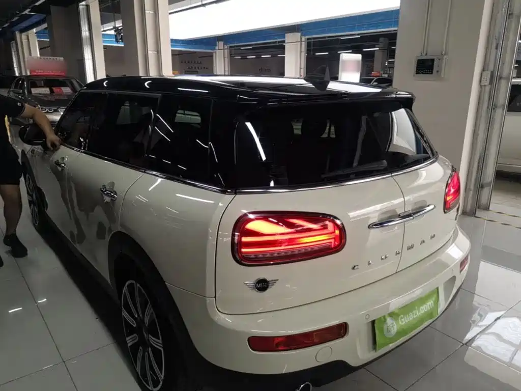 MINI CLUBMAN 1.5 T COOPER Connoisseur