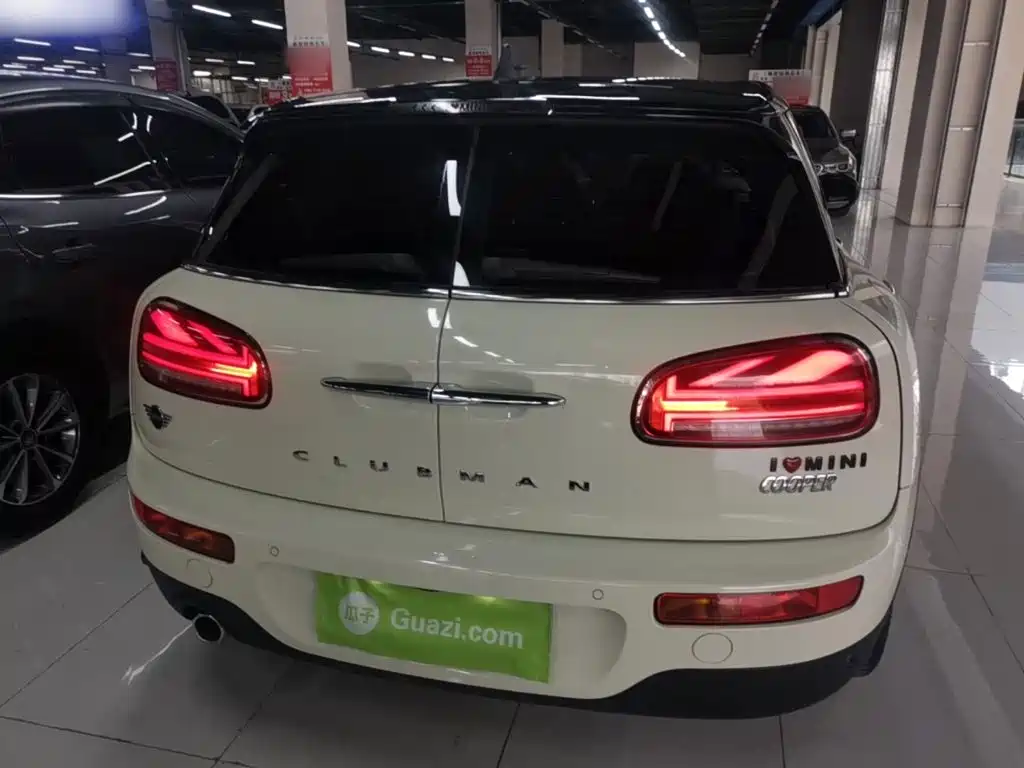 MINI CLUBMAN 1.5 T COOPER Connoisseur