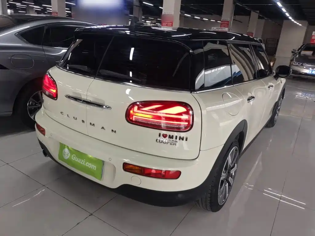 MINI CLUBMAN 1.5 T COOPER Connoisseur