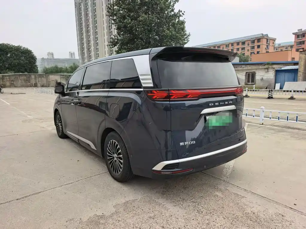 Denza D9 DM-i 980 4 WD Flagship