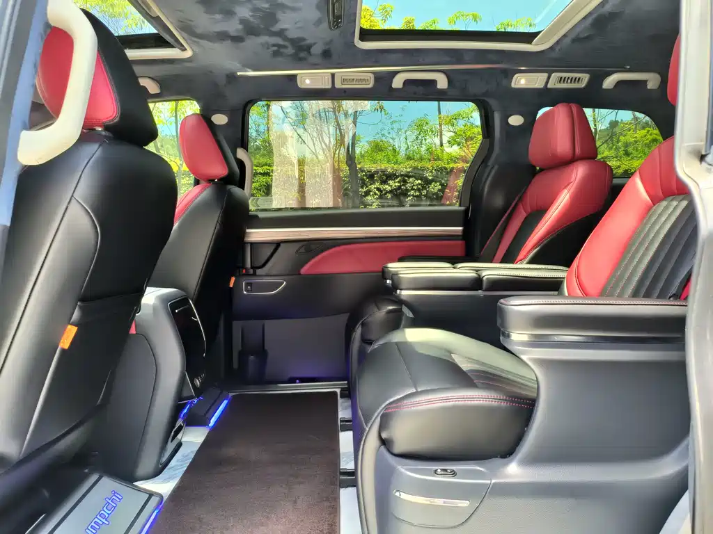 GAC Trumpchi M8 Leading Show Series 390 T Distinguished