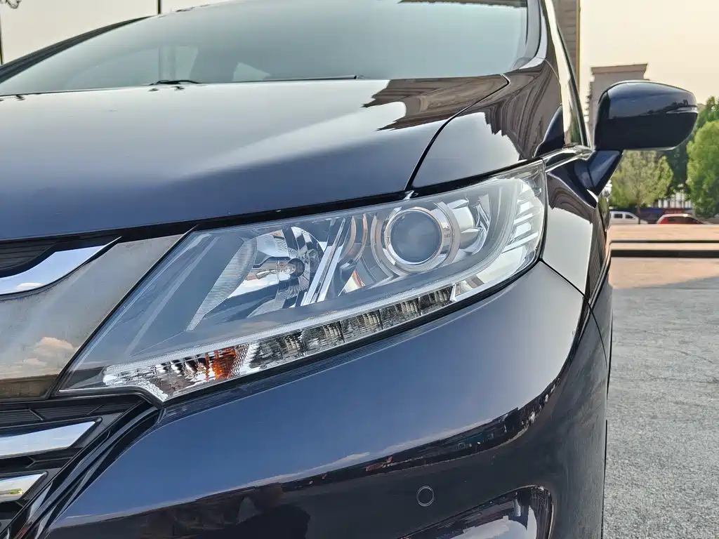 Odyssey 2.4 L Luxury