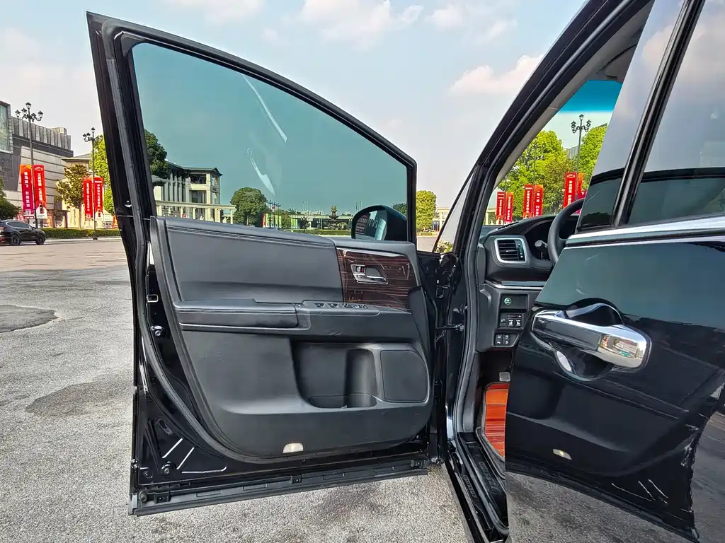 Odyssey 2.4 L Luxury