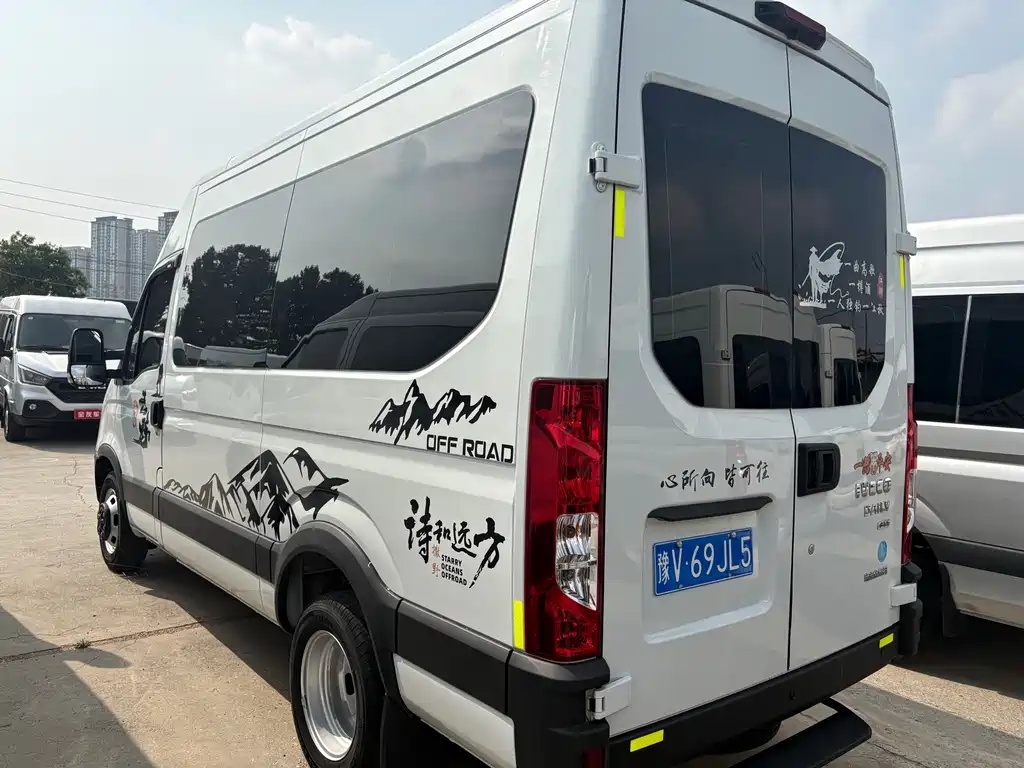 IVECO Daily 依维柯欧胜 2021款 2.0 T 手动超瑞长轴短悬高顶手动门F1 A
