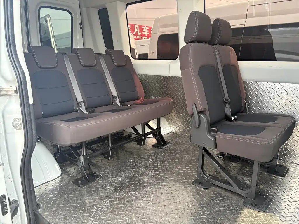 IVECO Daily 依维柯欧胜 2021款 2.0 T 手动超瑞长轴短悬高顶手动门F1 A