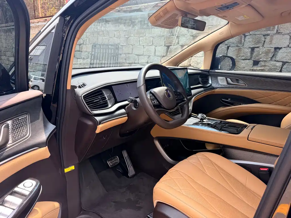 Denza D9 DM-i Smart Drive 1020 4 WD Honored