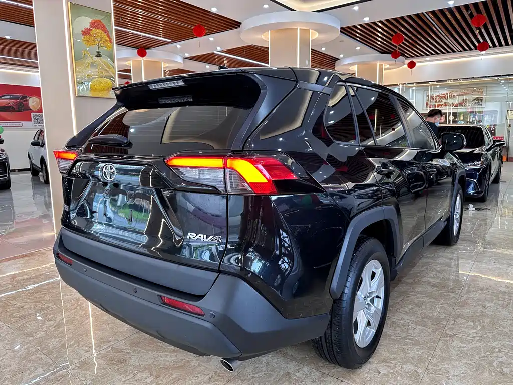 RAV4 2.0 L CVT 2 WD Urban