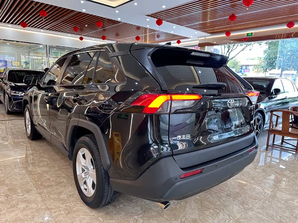 RAV4 2.0 L CVT 2 WD Urban