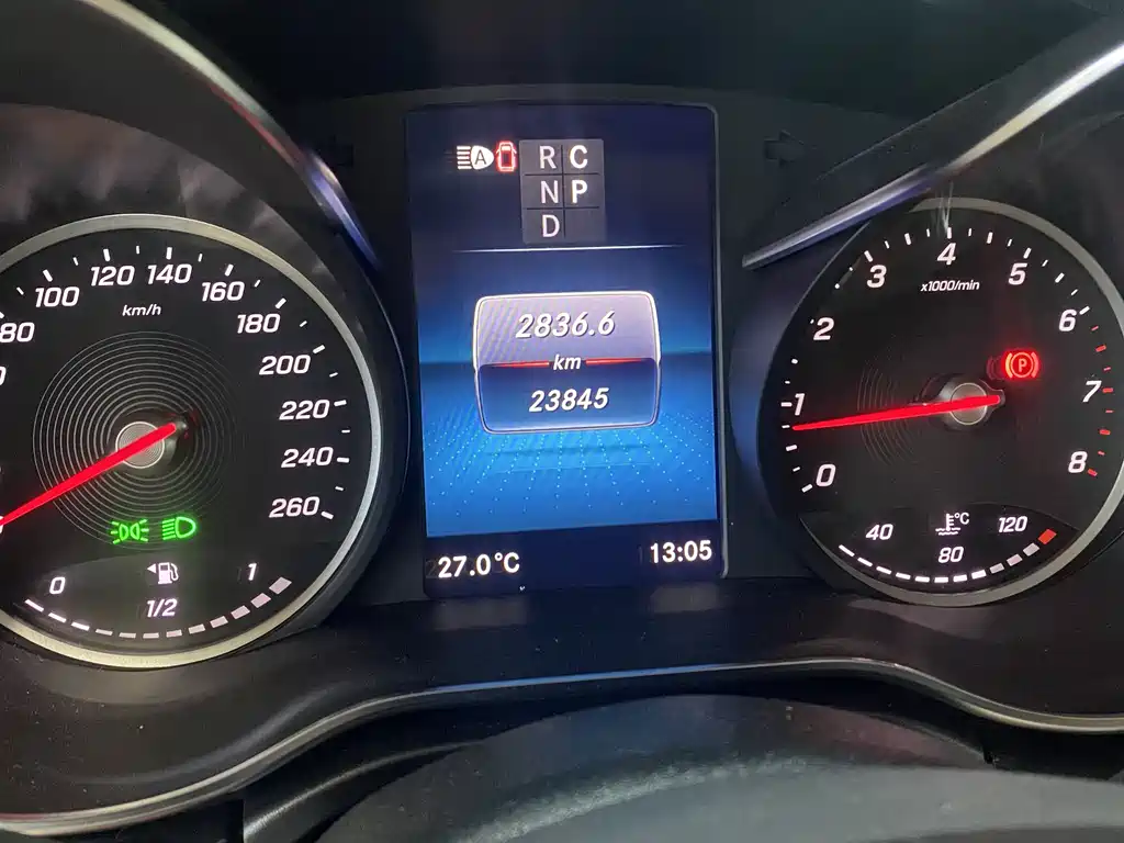 Mercedes-Benz V-Class 奔驰V级 2024款 2.0 L 高顶定制版