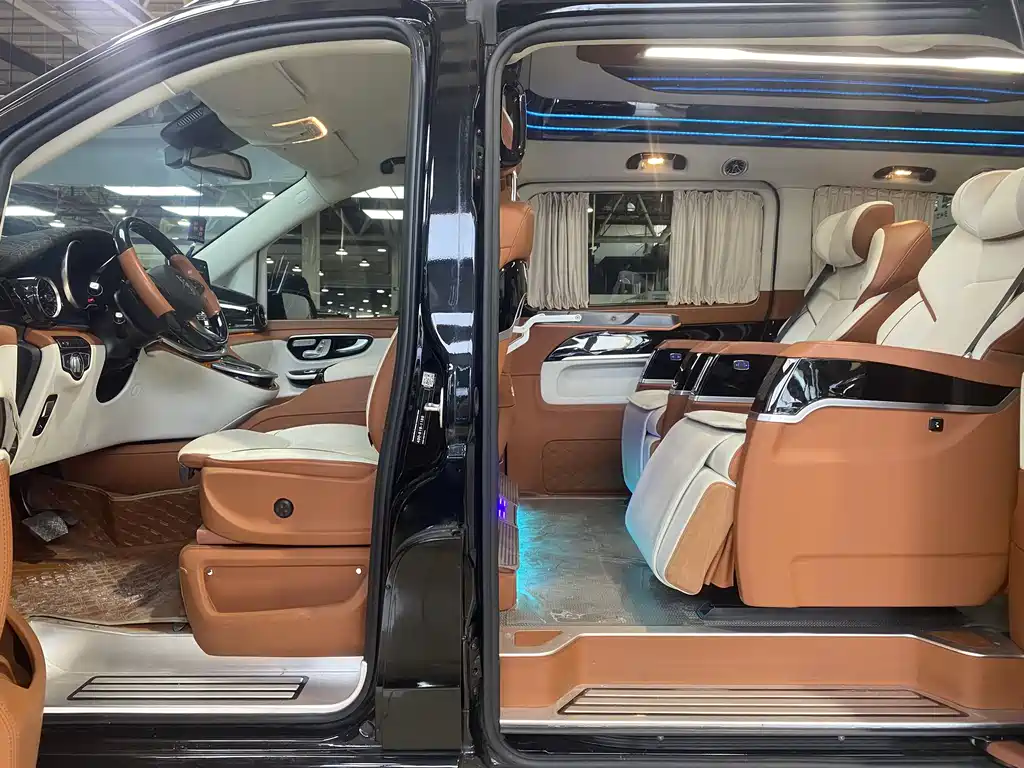 Mercedes-Benz V-Class 奔驰V级 2024款 2.0 L 高顶定制版