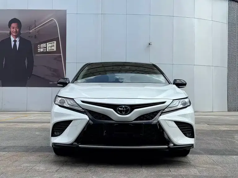 Toyota Camry 2.5 S Sharp Style