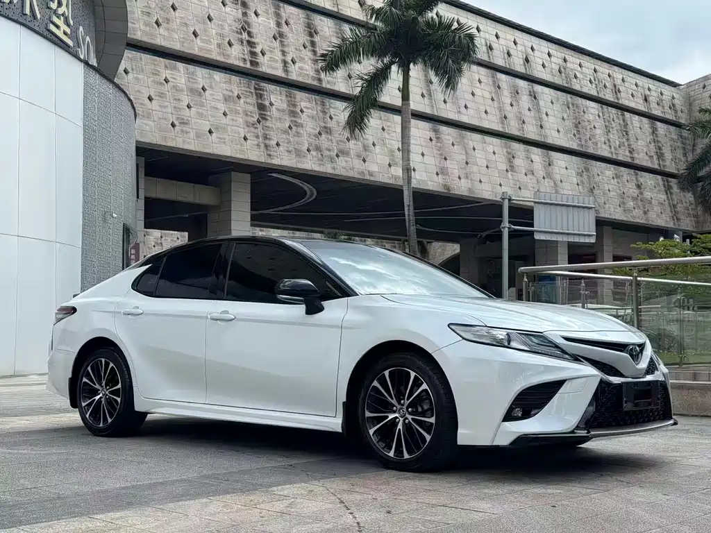 Camry 2.5 S Sharp Style