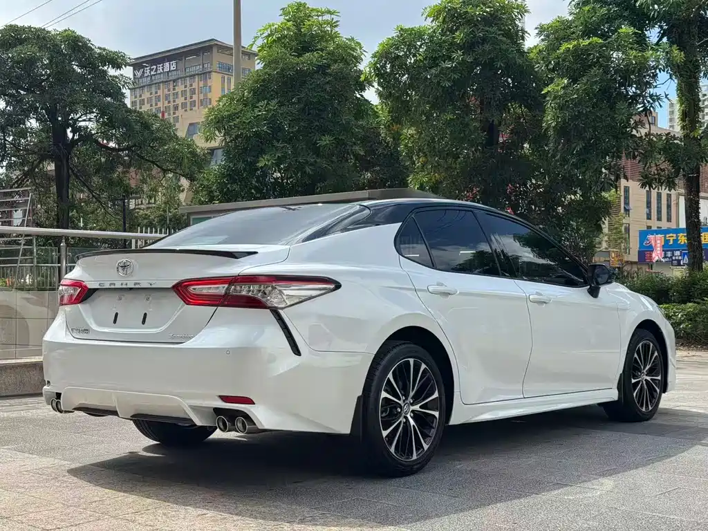Camry 2.5 S Sharp Style