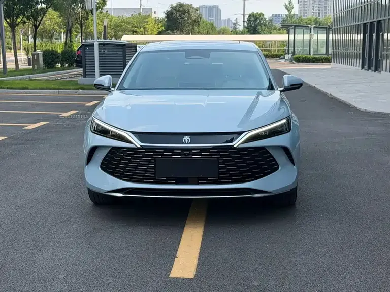 BYD Qin L DM-i 120 KM Outstanding