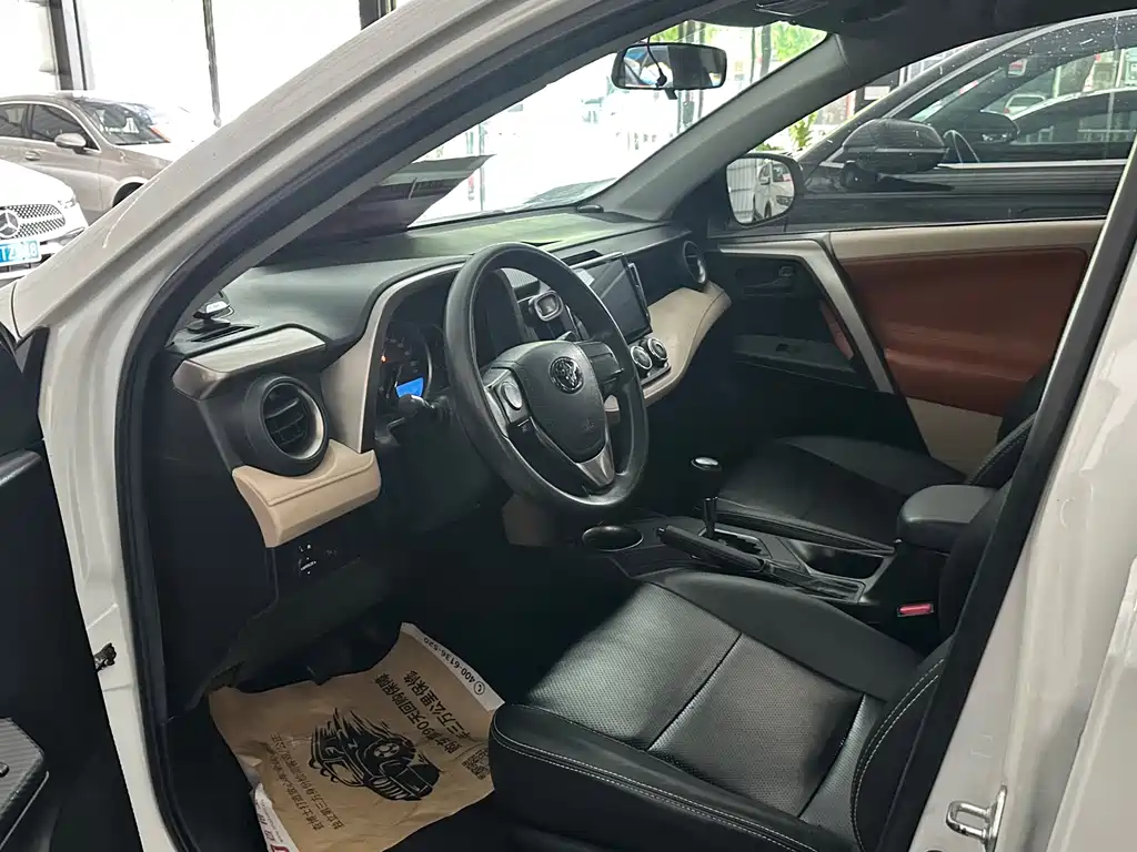 RAV4 RAV4荣放 2015款 2.0 L CVT两驱都市版