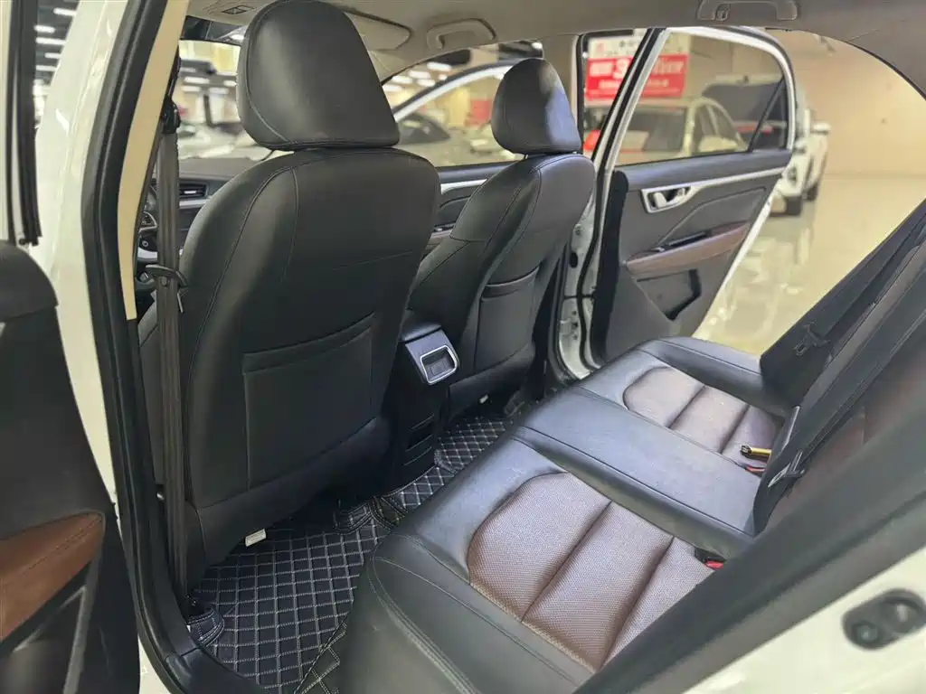 Vision 1.5 L Auto Happy