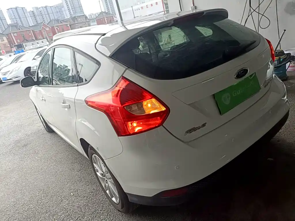 Focus Hatchback 1.6 L Auto Comfort
