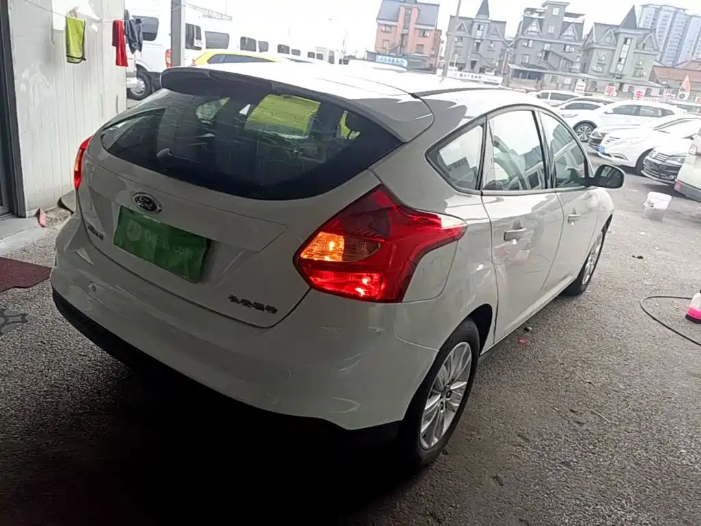 Focus Hatchback 1.6 L Auto Comfort