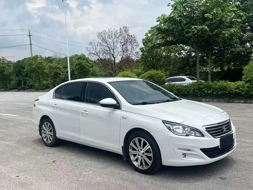 Peugeot 408 1.6 T Auto Luxury