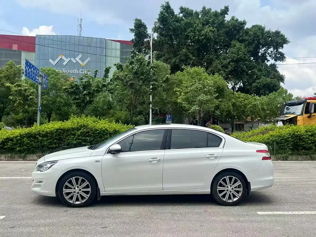 Peugeot 408 1.6 T Auto Luxury