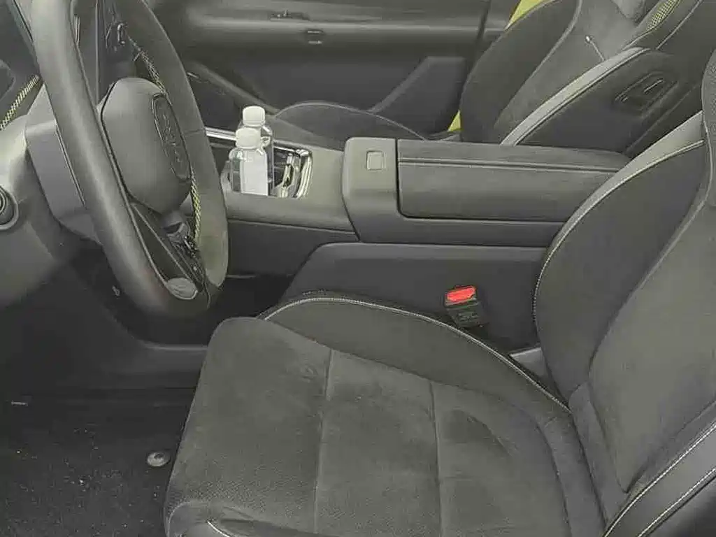 Lynk & Co 10 EM-P 领克10 2025款 240四驱Ultra运动版