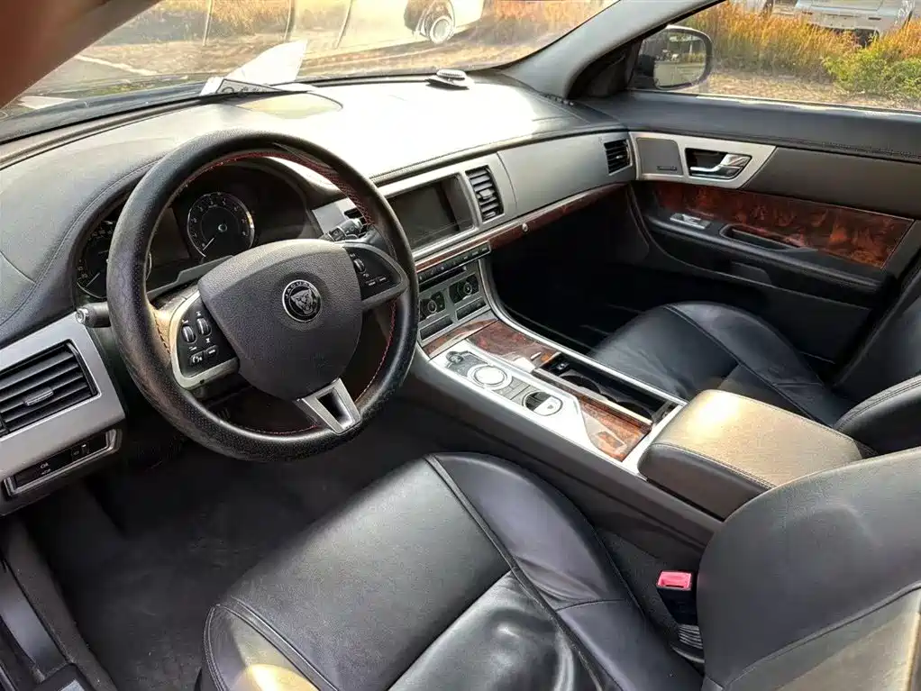 Jaguar XF XF 2.0 T Luxury