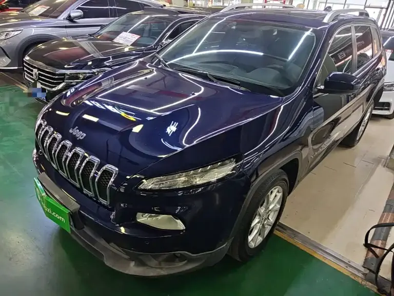 Jeep Cherokee 2.4 L Leading Intelligent