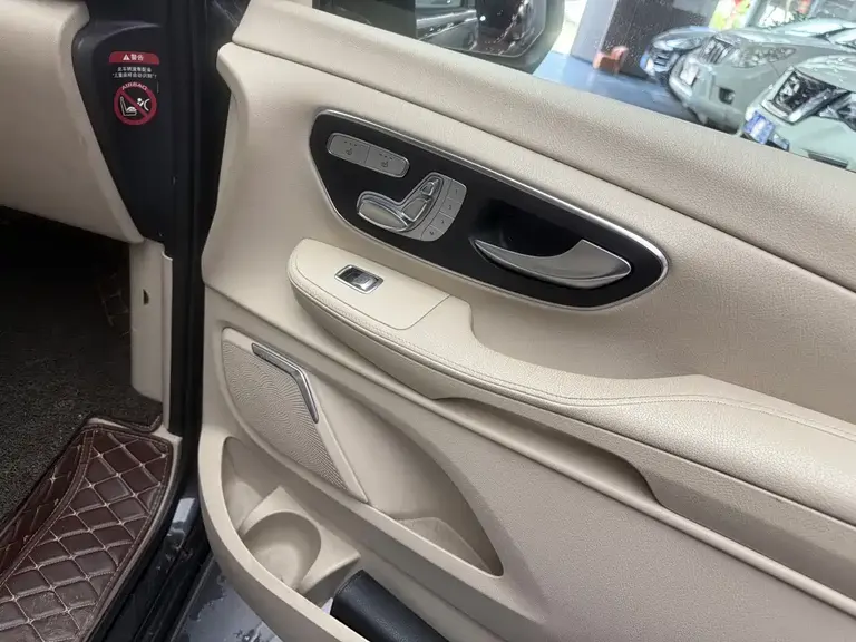 Mercedes-Benz V-Class V 260 L Distinguished Extended