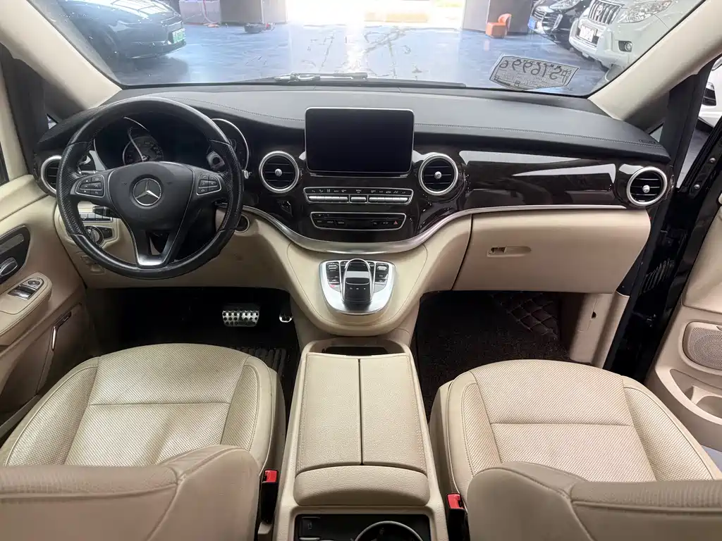 Mercedes-Benz V-Class V 260 L Distinguished Extended
