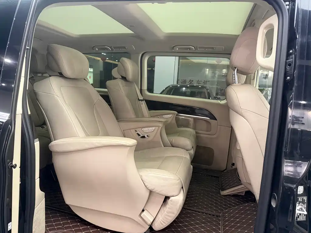 Mercedes-Benz V-Class V 260 L Distinguished Extended