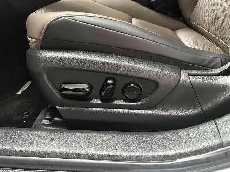 Lexus ES 200 Outstanding