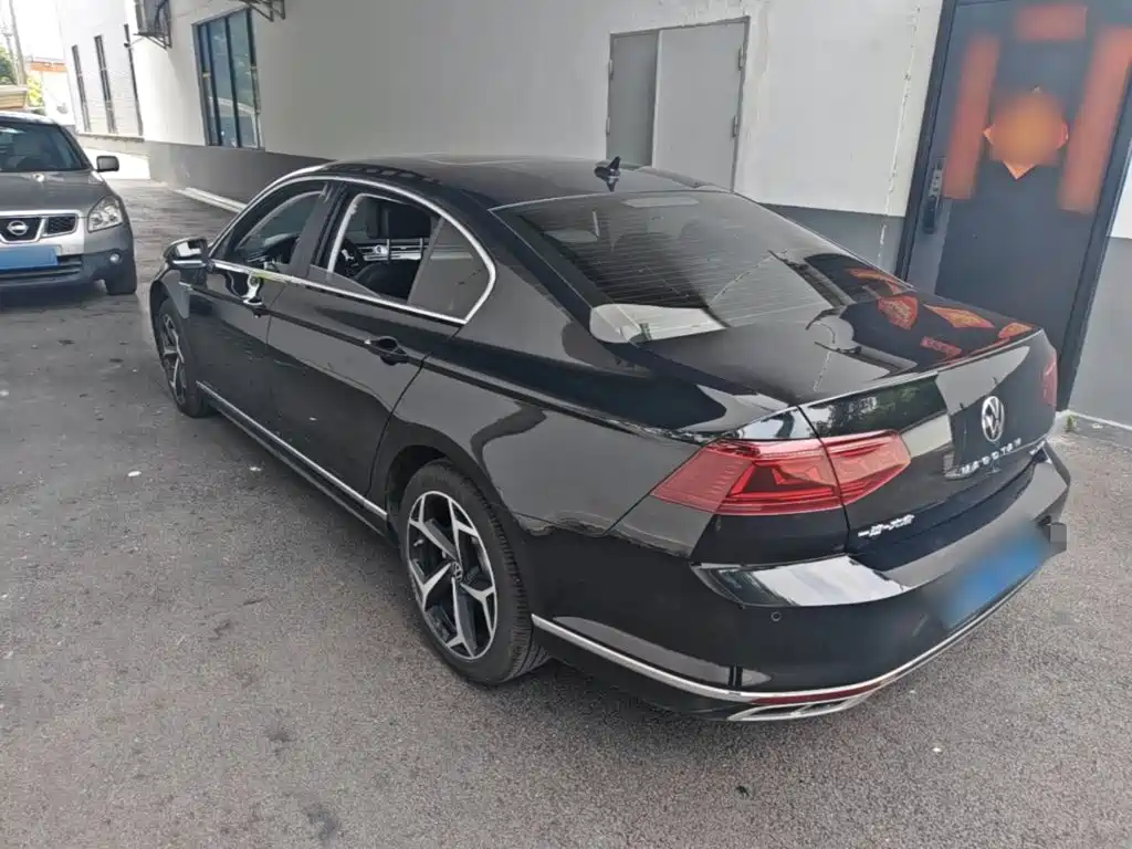 Magotan 200 10 K Commemorative 330 TSI DSG Luxury