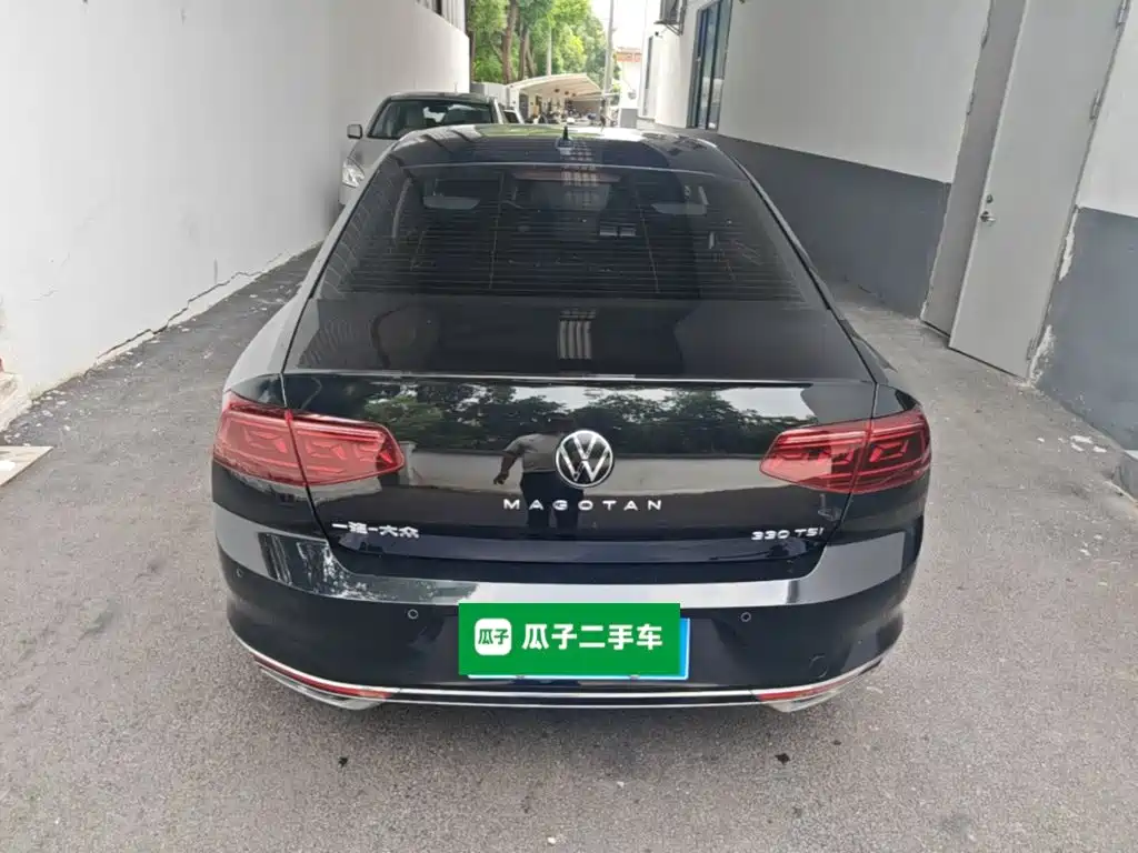 Magotan 200 10 K Commemorative 330 TSI DSG Luxury