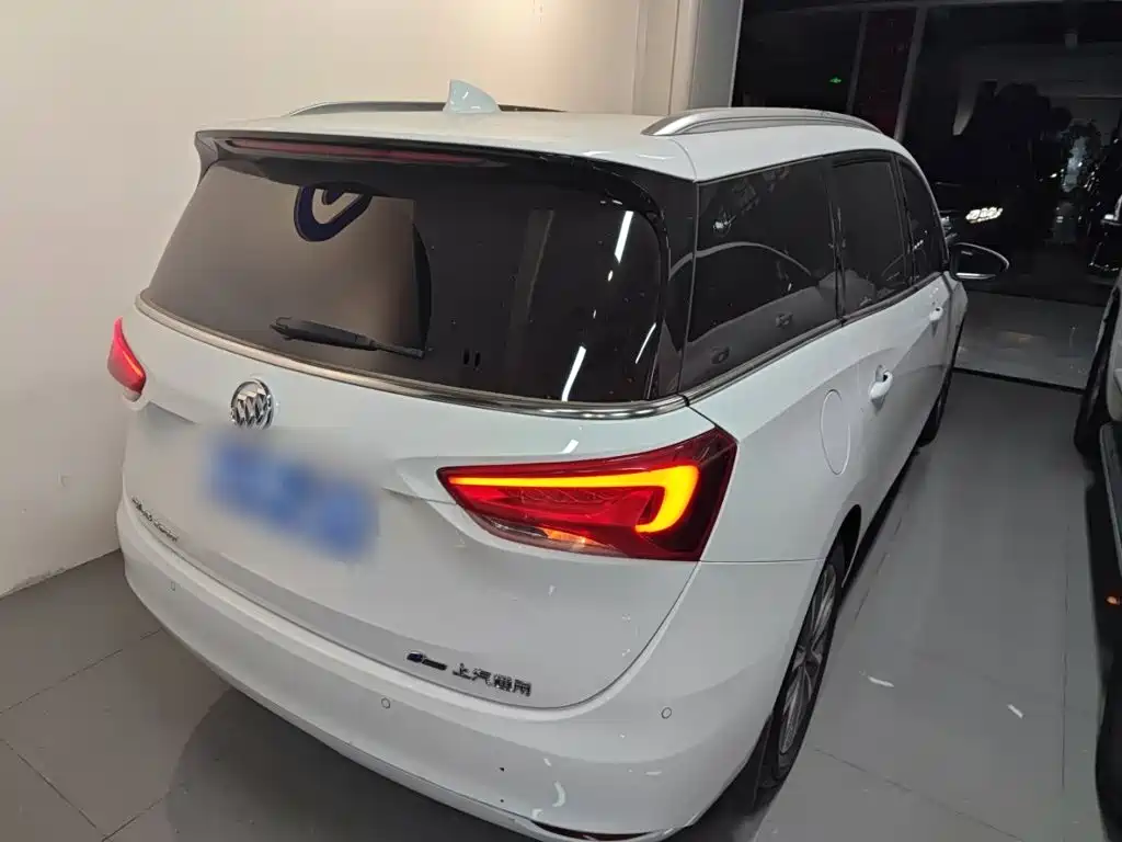 Buick GL6 323 T Light Hybrid Connected Luxury