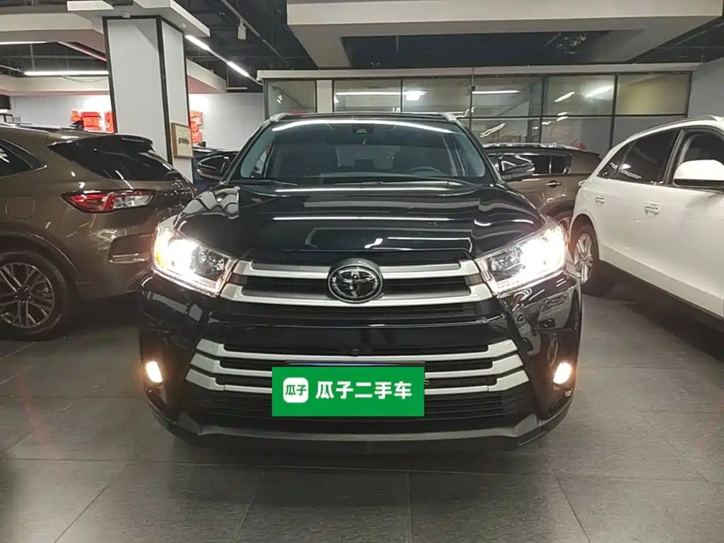 Highlander 2.0 T 4 WD Luxury 7-seat CN-V