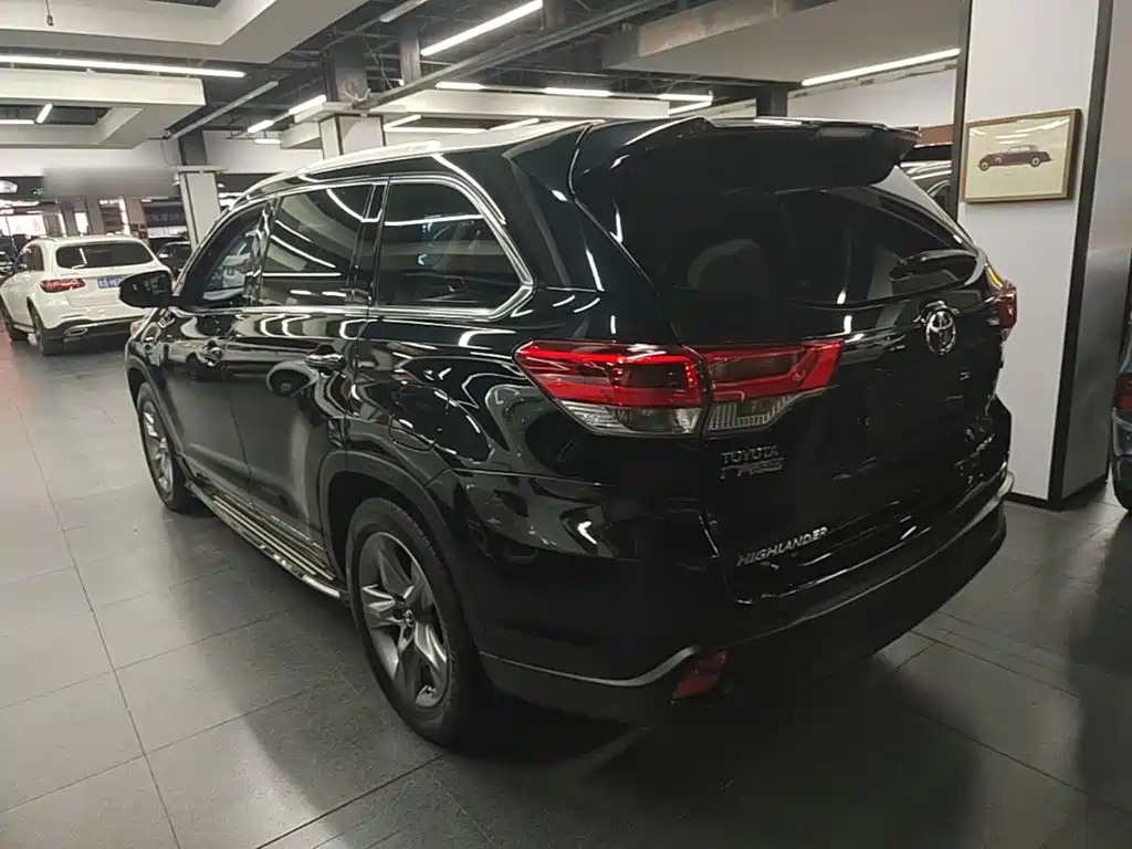 Highlander 2.0 T 4 WD Luxury 7-seat CN-V