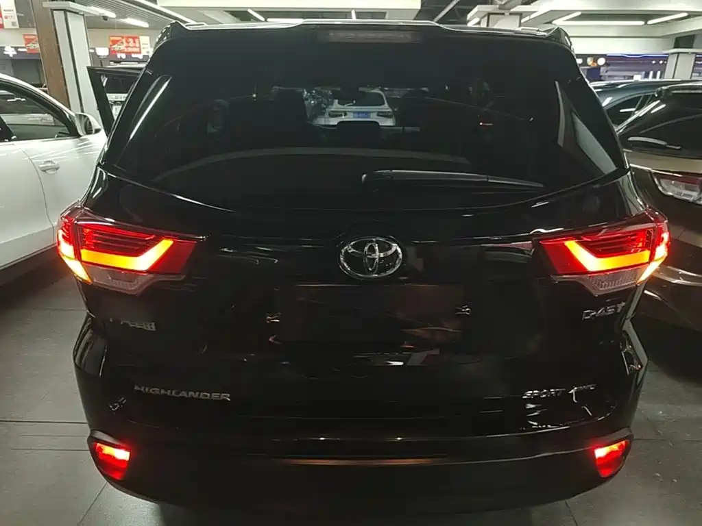 Highlander 2.0 T 4 WD Luxury 7-seat CN-V